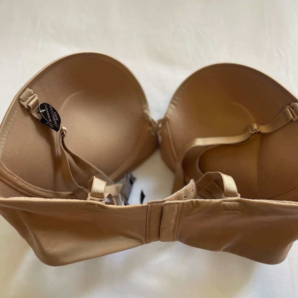 Victoria Secret Bombshell Bra - 34D (BRAND NEW WITH TAGS)